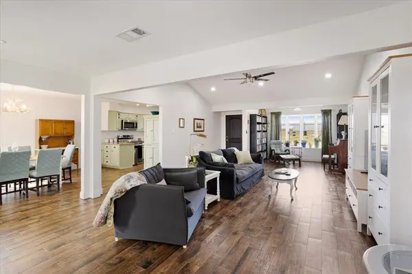 698 Hackberry, Van Alstyne, TX 75495