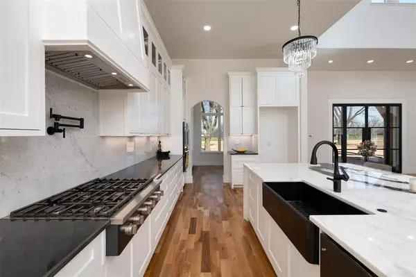 1637 Earhart Drive, Granbury, TX 76049