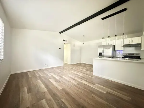 4933 Curzon Avenue, Fort Worth, TX 76107