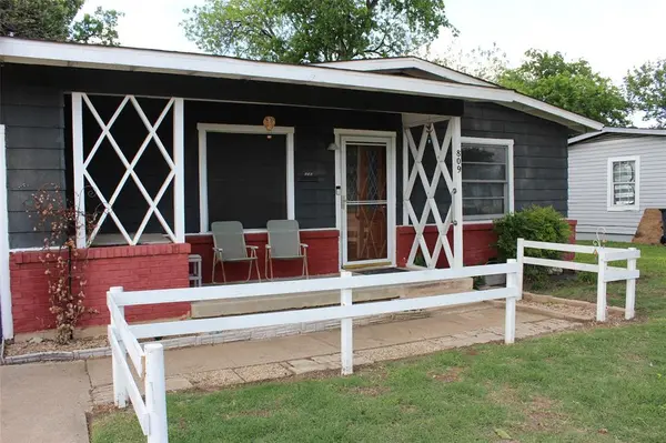 809 Forrestal Drive, Arlington, TX 76010