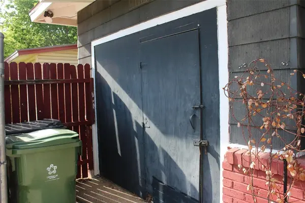 809 Forrestal Drive, Arlington, TX 76010