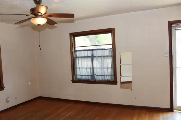 809 Forrestal Drive, Arlington, TX 76010