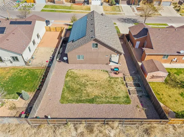 3012 Prairie Hawk LN, Pueblo, CO 81005