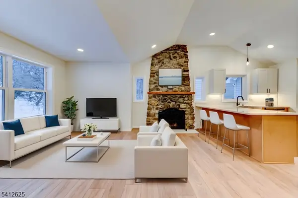 39 Old Rd, Ringwood Boro, NJ 07456