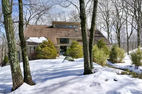 737 Ridge Rd, Kinnelon Boro, NJ 07405