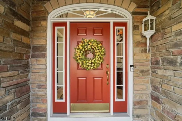 16 Baxter Ln, West Orange Twp., NJ 07052