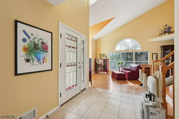 15 Ryan Ln, Lincoln Park Boro, NJ 07035