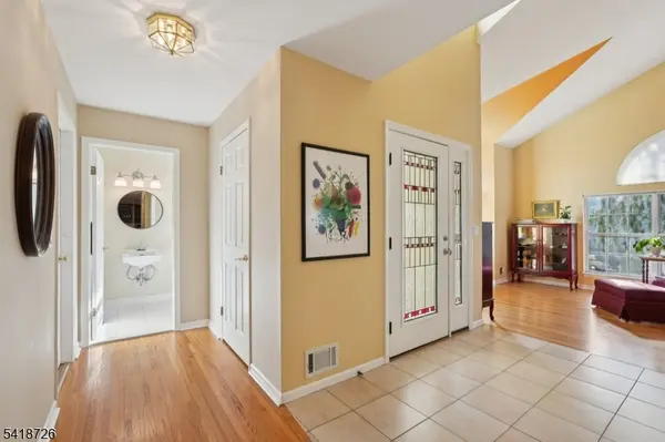 15 Ryan Ln, Lincoln Park Boro, NJ 07035