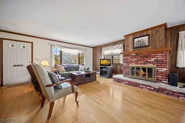 125 Merritt Ave, Bergenfield Boro, NJ 07621