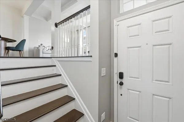 41 Creekside Ct, Secaucus Town, NJ 07094