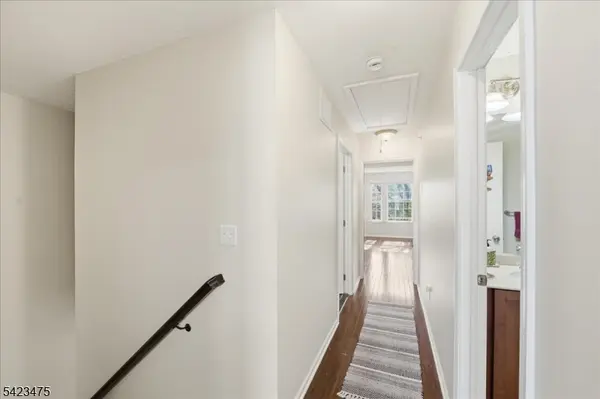 41 Creekside Ct, Secaucus Town, NJ 07094