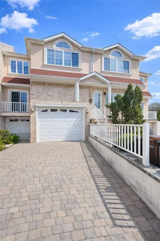 205 Essex DR, Staten  Island, NY 10314