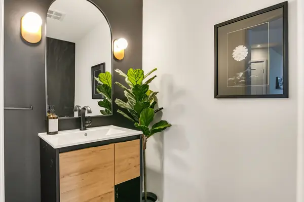 3 Mcalpine ST #PH 903, Toronto C02, ON M5R 3T5