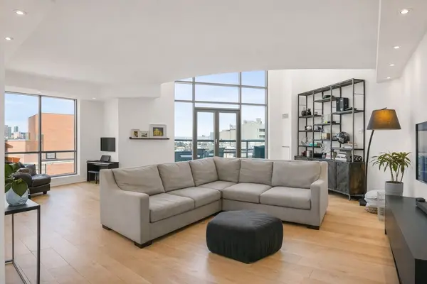 3 Mcalpine ST #PH 903, Toronto C02, ON M5R 3T5