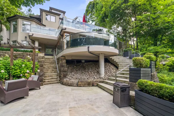 11 Ormsby CRES, Toronto C03, ON M5P 2V2