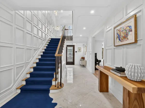 11 Ormsby CRES, Toronto C03, ON M5P 2V2