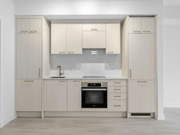 634 Church ST #801, Toronto C08, ON M4Y 0G9