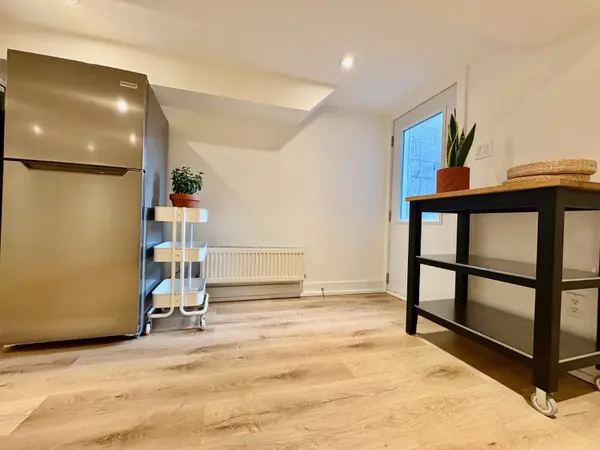 62 Palmerston AVE #Lower, Toronto C01, ON M6J 2J1