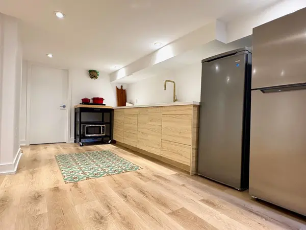 62 Palmerston AVE #Lower, Toronto C01, ON M6J 2J1