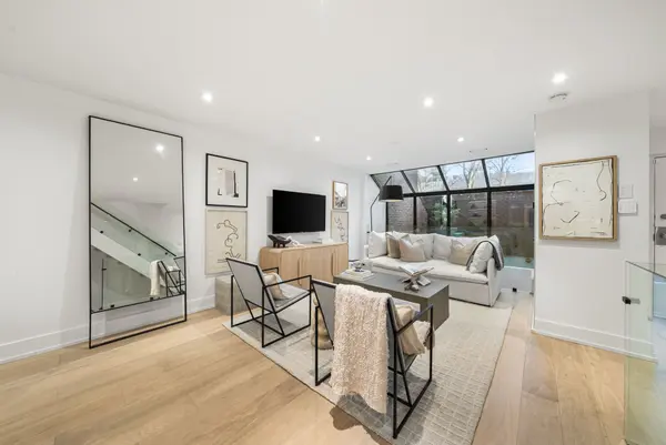 142 Pears AVE #A4, Toronto C02, ON M5R 1T2