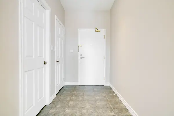 1 Leaside Park DR #415, Toronto C11, ON M4H 1R1