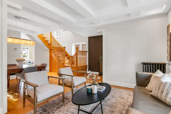 12 Chilton RD, Toronto E03, ON M4J 3C6