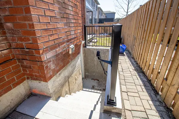 507 Charnwood CT #BSMT, Pickering, ON L1V 4Y1