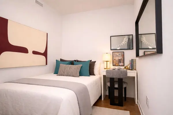 60 Honeycrisp CRES #717, Vaughan, ON L4K 5Z8