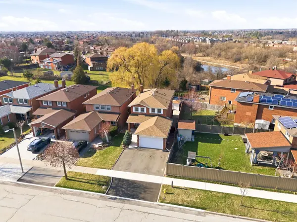 125 Kaiser DR, Vaughan, ON L4L 3V3