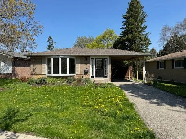 8 Devins DR #Main Floor, Aurora, ON L4G 2Z1