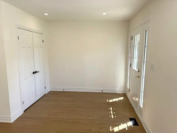 8 Devins DR #Main Floor, Aurora, ON L4G 2Z1