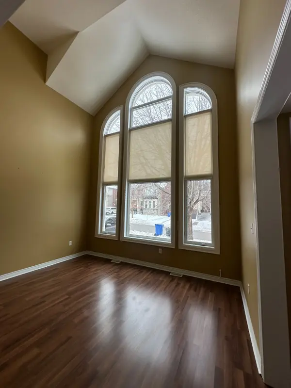 12 AMES CRES, Aurora, ON L4G 0C3