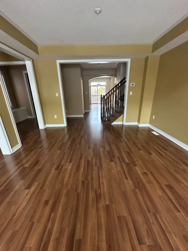 12 AMES CRES, Aurora, ON L4G 0C3