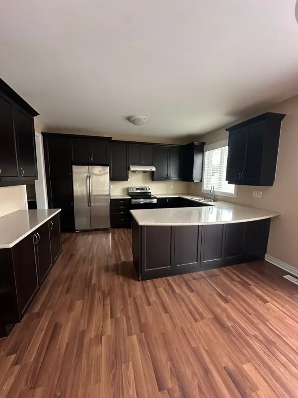 12 AMES CRES, Aurora, ON L4G 0C3