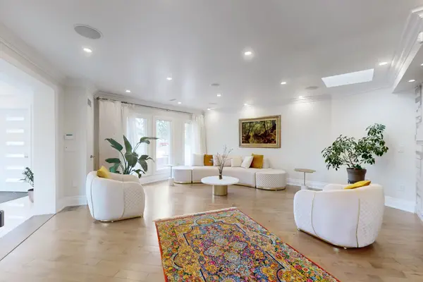 115 Lynwood CRES #Main Floor, King, ON L0G 1N0