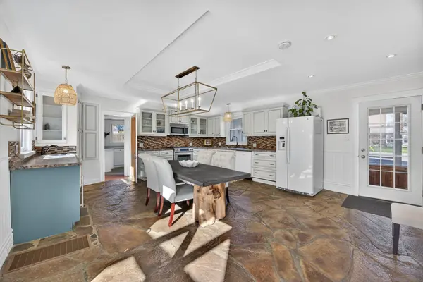 84 Wellington ST E, Barrie, ON L4M 3K9