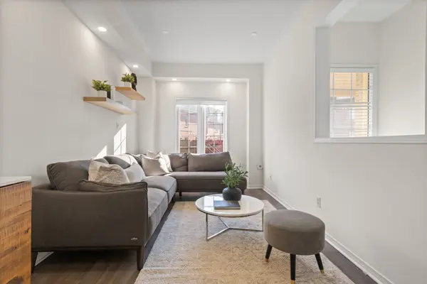 435 Hensall CIR #11, Mississauga, ON L5A 4P1