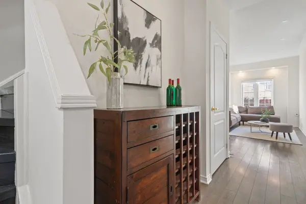 435 Hensall CIR #11, Mississauga, ON L5A 4P1