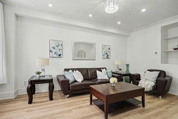 16 Leitch AVE, Toronto W05, ON M3J 3P2