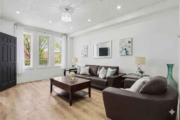 16 Leitch AVE, Toronto W05, ON M3J 3P2