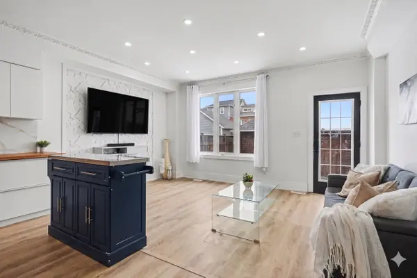 16 Leitch AVE, Toronto W05, ON M3J 3P2