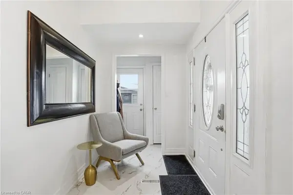 697 LOMOND CRES, Burlington, ON L7L 2N8