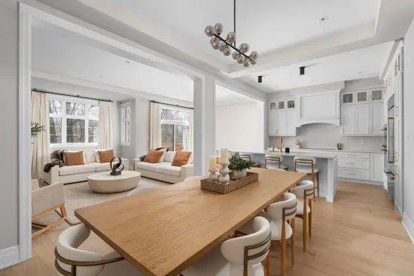 1318 Courtleigh TRL, Oakville, ON L6H 7Y5