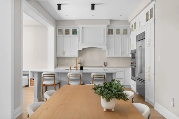 1318 Courtleigh TRL, Oakville, ON L6H 7Y5