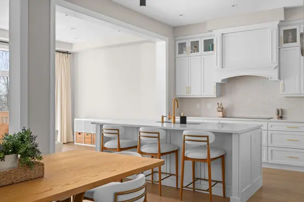 1318 Courtleigh TRL, Oakville, ON L6H 7Y5