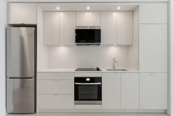 25 Cordova AVE #416, Toronto W08, ON M9A 0E5