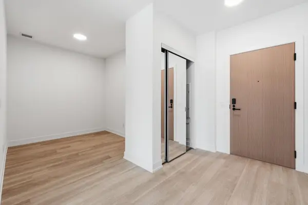 25 Cordova AVE #416, Toronto W08, ON M9A 0E5