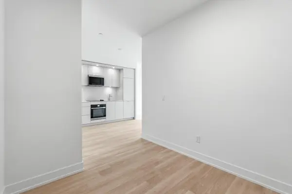 25 Cordova AVE #416, Toronto W08, ON M9A 0E5