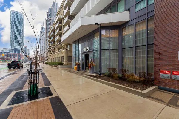 4065 Confederation Pkwy #2406, Mississauga, ON L5B 0L4
