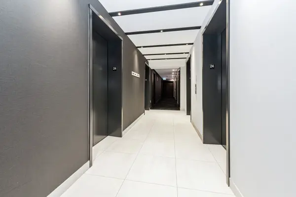 4065 Confederation Pkwy #2406, Mississauga, ON L5B 0L4